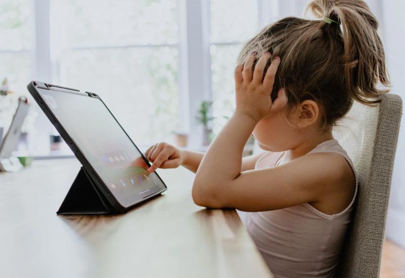 Savjeti mostarskih stručnjakinja: Evo kako sačuvati dijete na Internetu